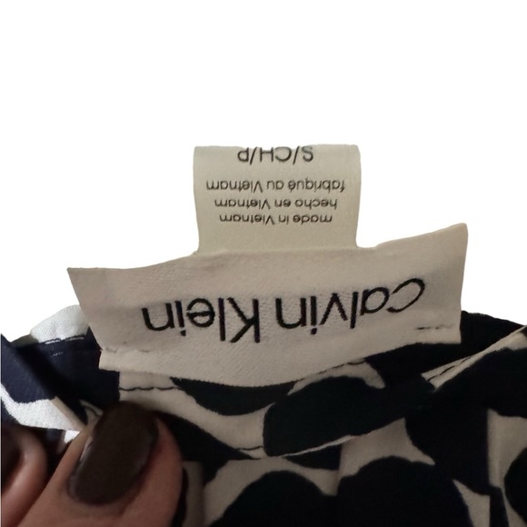 NWOT Calvin Klein navy and white dotted blouse size small - Picture 4 of 4